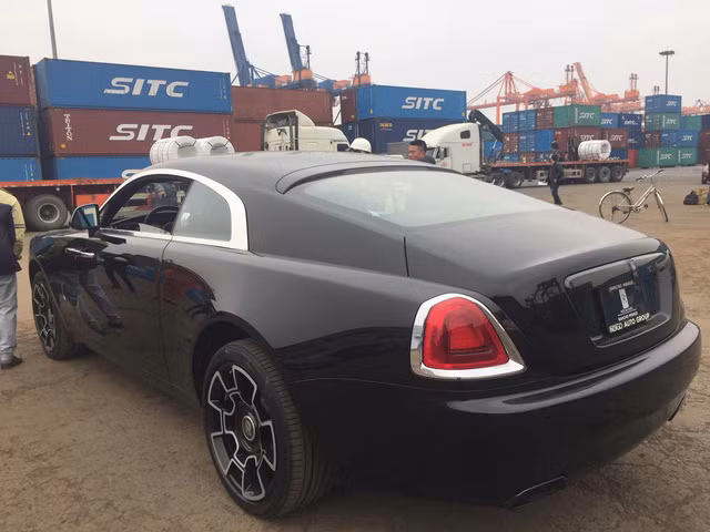 sieu pham rolls royce wraith black badge dau tien ve viet nam