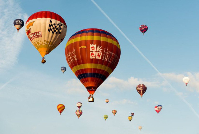 hung thu voi hanh trinh tren khong tai le hoi khinh khi cau o thuy si