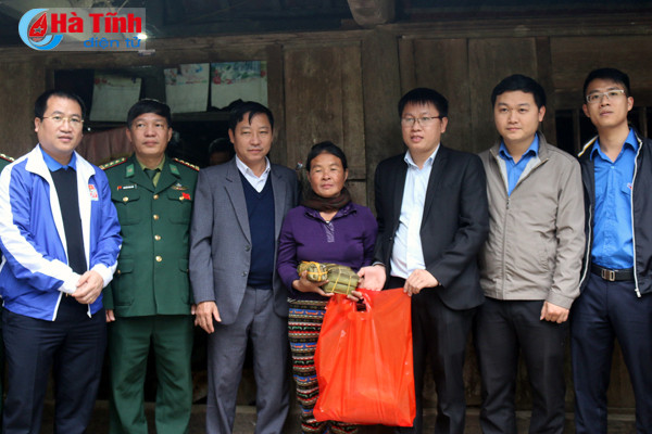 ban rao tre vui tet cham cha boi