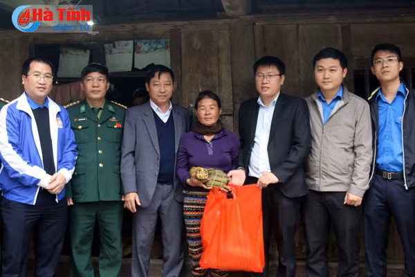 ban rao tre vui tet cham cha boi