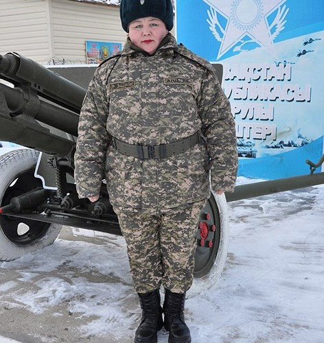 anh ve dep khong lan vao dau cua cac nu quan nhan kazakhstan