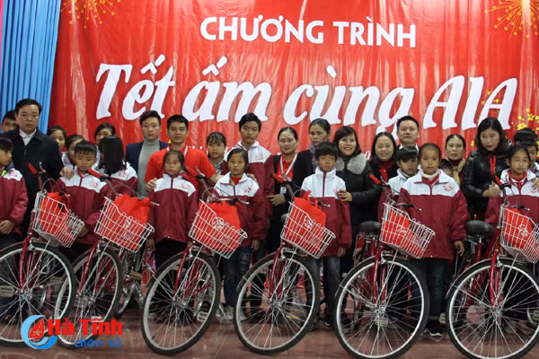 aia ha tinh mang tet am den nguoi ngheo ky anh