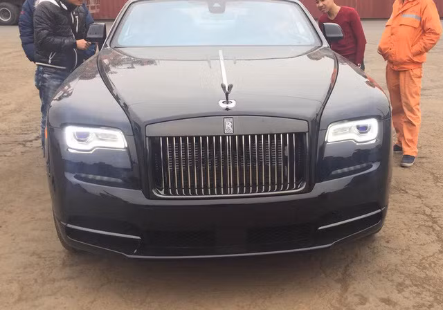 sieu pham rolls royce wraith black badge dau tien ve viet nam