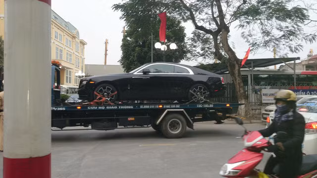sieu pham rolls royce wraith black badge dau tien ve viet nam