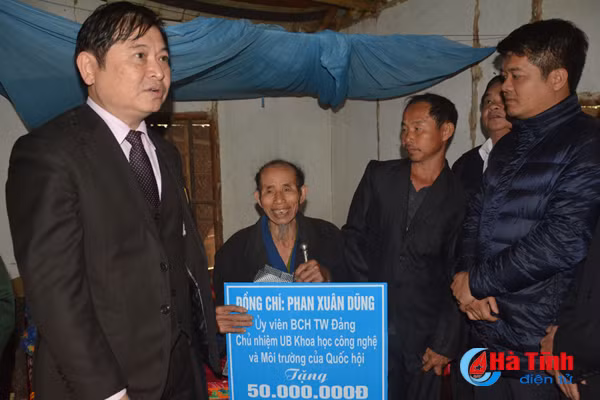 chu nhiem uy ban khcn mt ho tro nguoi co cong ha tinh 500 trieu dong