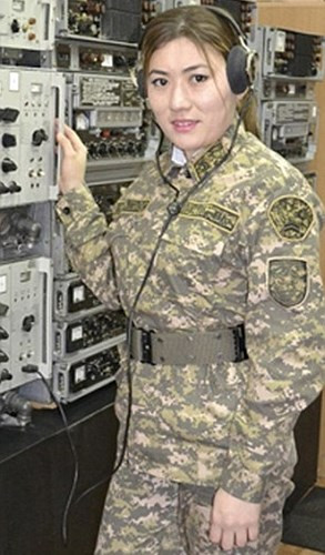 anh ve dep khong lan vao dau cua cac nu quan nhan kazakhstan