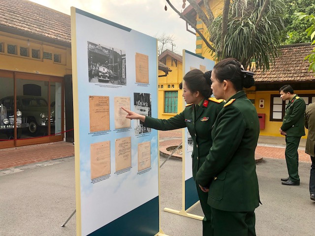 trung bay tap sac lenh cua chu tich ho chi minh giai doan 1945 1946