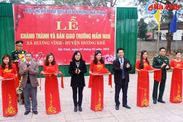 chu tich ubnd tinh tang qua dong bao dan toc chut va gia dinh chinh sach