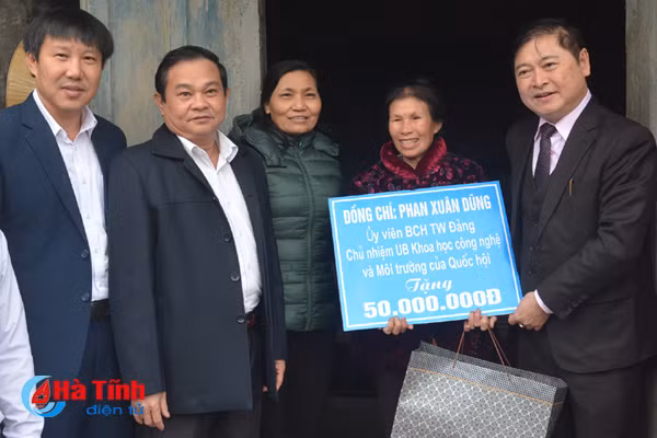 chu nhiem uy ban khcn mt ho tro nguoi co cong ha tinh 500 trieu dong