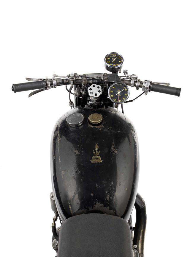 co gi dac biet o chiec mo to vua duoc tra gia gan 1 trieu usd