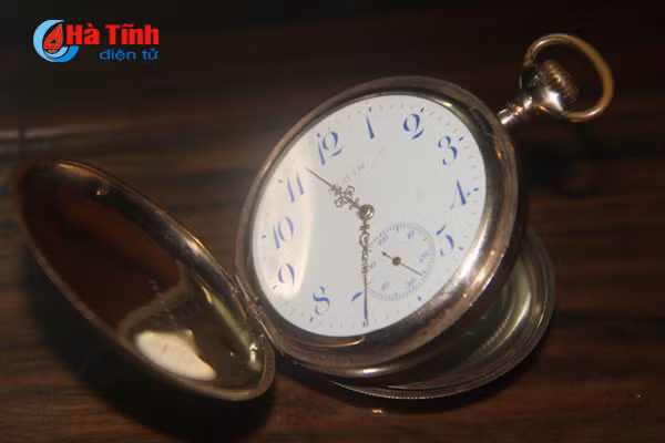 chiem nguong gia tai dong ho co doc la cua bac sy ha tinh