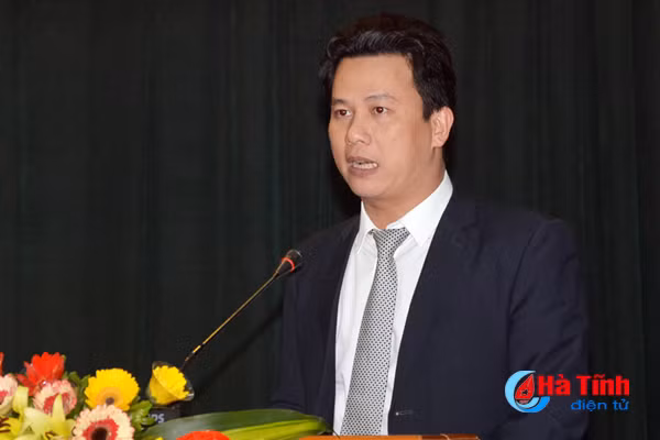 thi dua khen thuong gop phan thuc hien nhiem vu phat trien kt xh