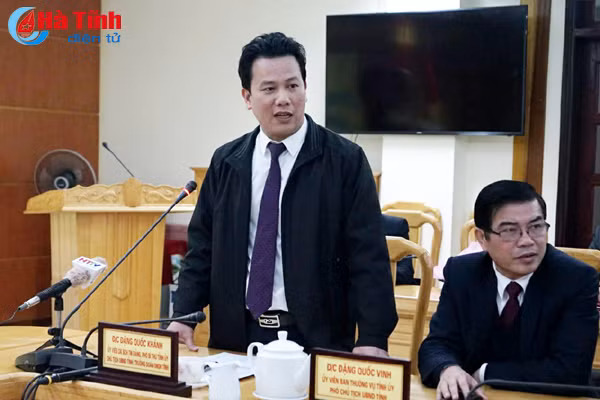 lanh dao ha tinh gap mat khen thuong trung ve bui tien dung