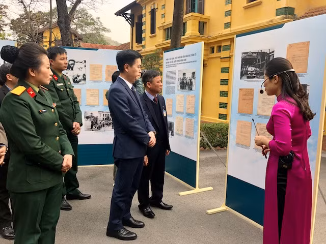 trung bay tap sac lenh cua chu tich ho chi minh giai doan 1945 1946