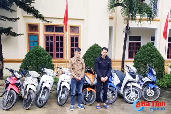 bat giu hai dao tac chuyen nhay xe may o vu quang