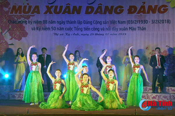 thi xa ky anh dien van nghe mua xuan dang dang