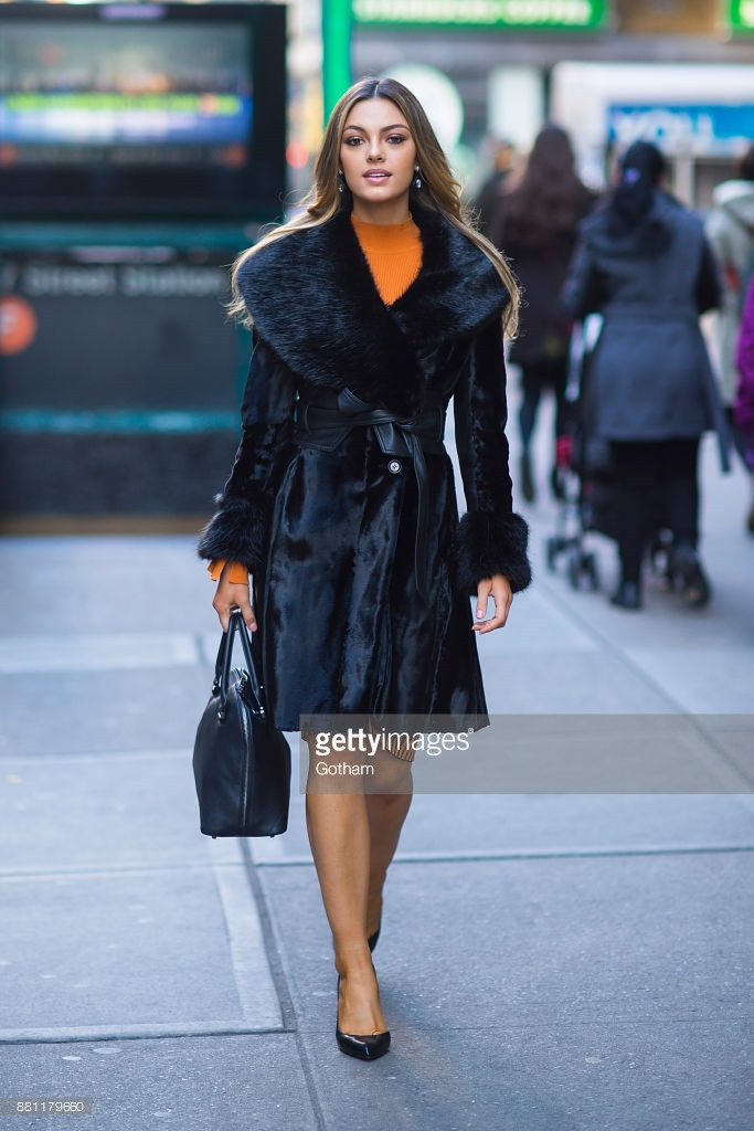 phong cach thoi trang cua hoa hau hoan vu lot top dep nhat nam 2017