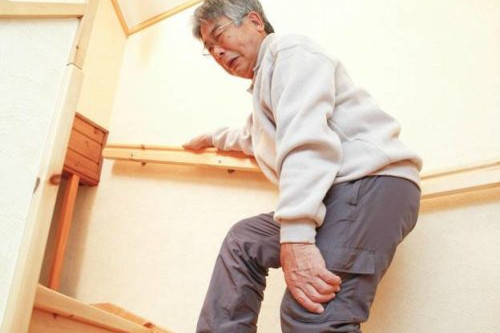 5 cach phong benh xuong khop khi troi lanh