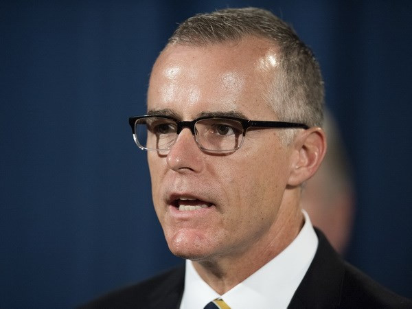 pho giam doc fbi andrew mccabe tuyen bo se tu chuc