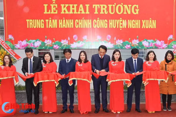 khai truong trung tam hanh chinh cong huyen nghi xuan