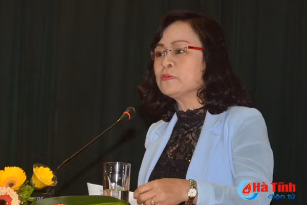 thi dua khen thuong gop phan thuc hien nhiem vu phat trien kt xh