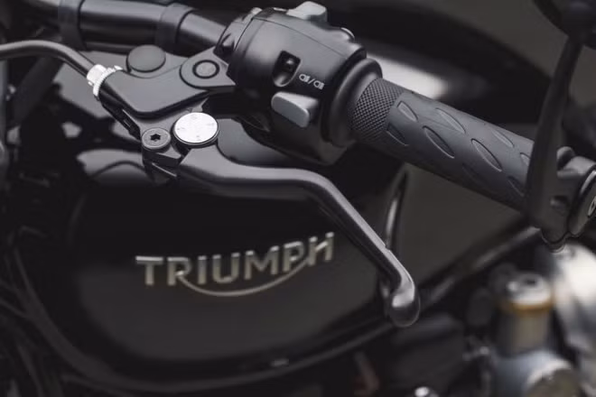 ngam 2018 triumph bobber black gia hon nua ty moi ve viet nam