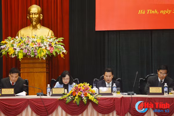 thi dua khen thuong gop phan thuc hien nhiem vu phat trien kt xh