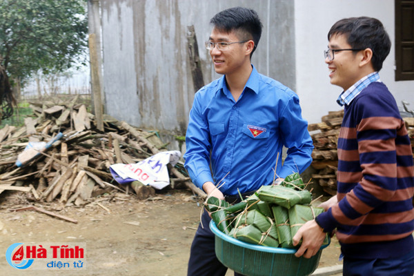 ban rao tre vui tet cham cha boi