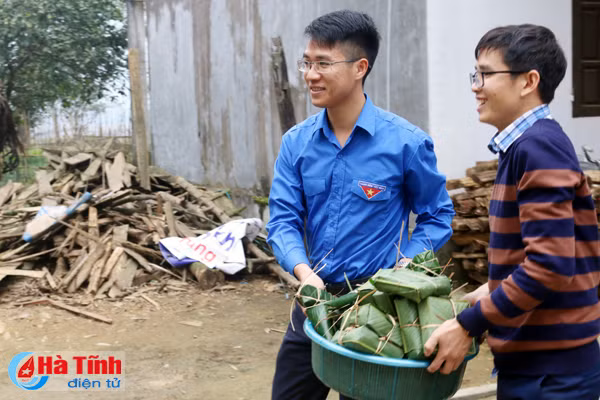 ban rao tre vui tet cham cha boi