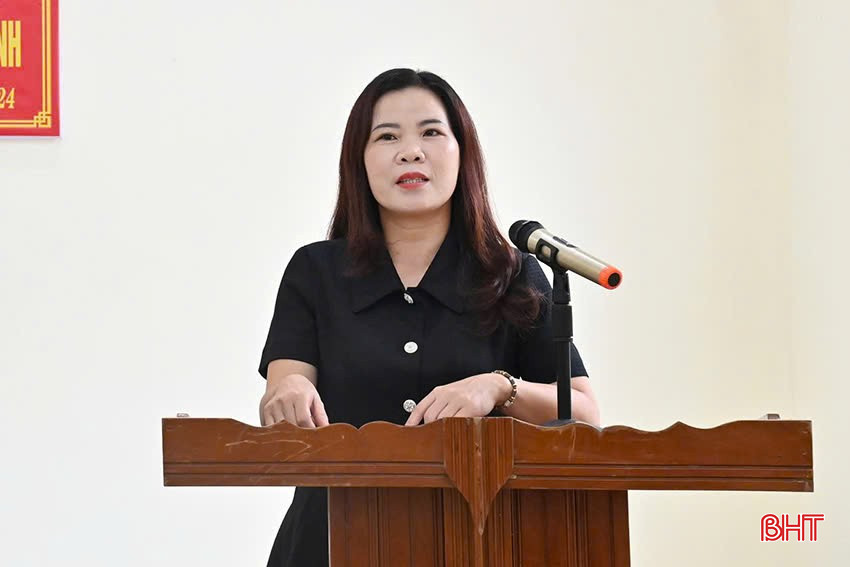 Phó Bí thư Thường trực Huyện ủy, Chủ tịch HĐND huyện Từ Thị Hòa phát biểu tại buổi lễ. 9cde1a55698ecfd0969f7.jpg