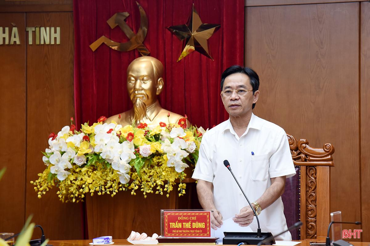 Phó Bí thư Thường trực Tỉnh ủy Trần Thế Dũng phát biểu tại buổi gặp mặt.