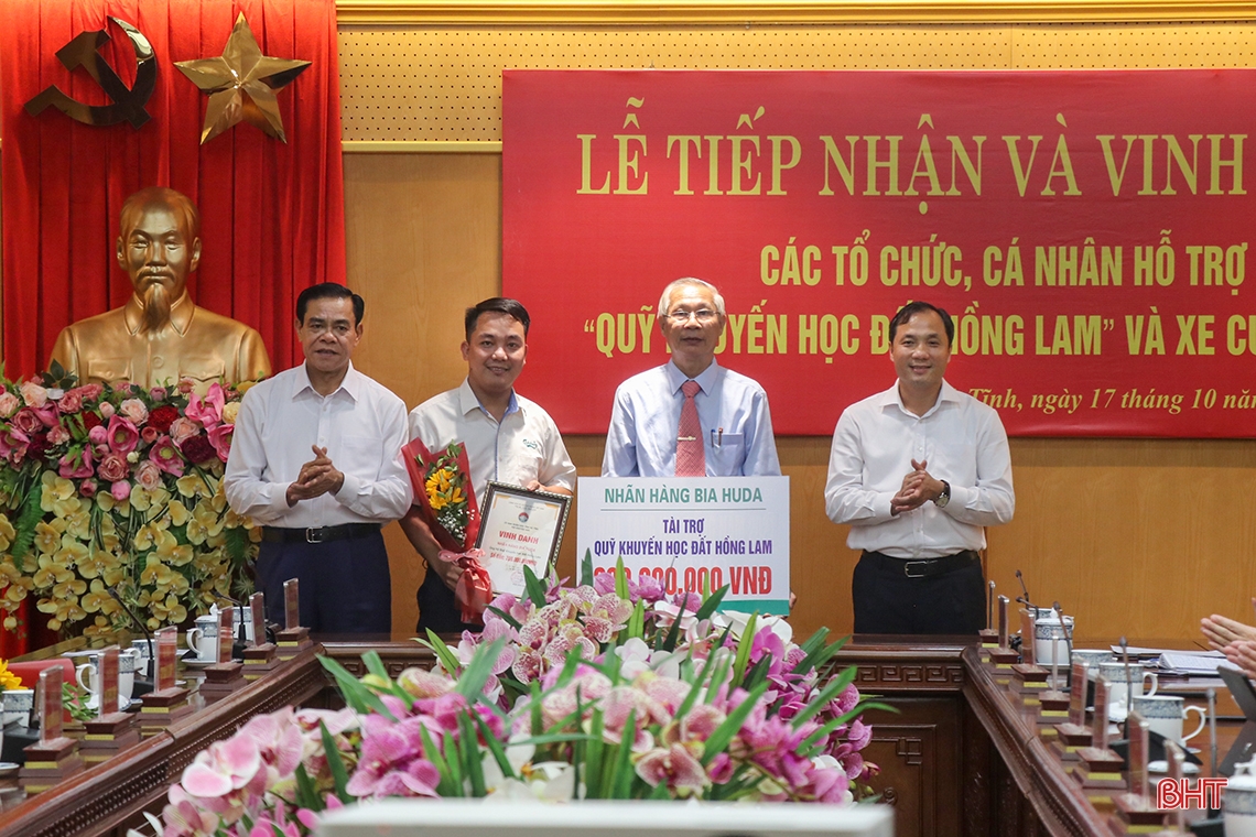 Hà Tĩnh tiếp nhận, vinh danh các tổ chức, cá nhân hỗ trợ “Quỹ Khuyến học đất Hồng Lam”