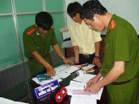 Cơ quan cảnh sát điều tra khám xét khẩn cấp trụ sở Chi nhánh MB24 Hà Tĩnh