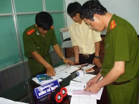 Cơ quan cảnh sát điều tra khám xét khẩn cấp trụ sở Chi nhánh MB24 Hà Tĩnh