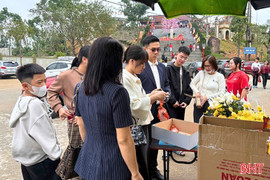 Người Hà Tĩnh tìm mua “may mắn” đầu năm