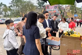 Người Hà Tĩnh tìm mua “may mắn” đầu năm