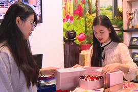 Quà tặng thiết thực, bình dân "lên ngôi" dịp lễ 20/10