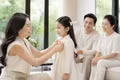Trang điểm tận nơi khi chụp ảnh gia đình: Lưu ý ánh sáng, tông da và trang phục