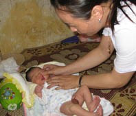 Cháu bé tại bệnh viện