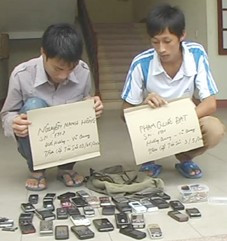 Đối tượng Đạt, Hùng cùng tang vật vụ trộm