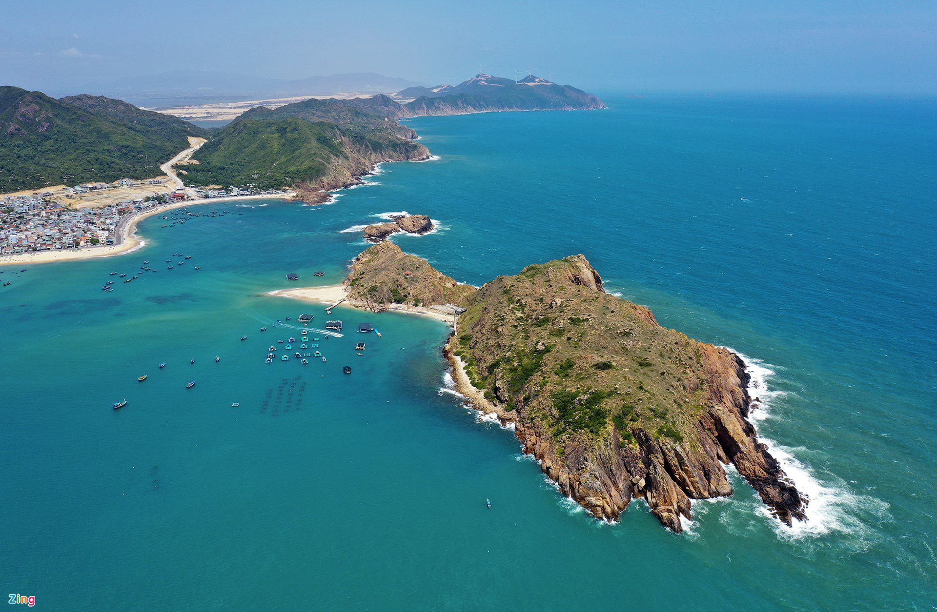 Làng chài đẹp như tranh vẽ ở phố biển Quy Nhơn
