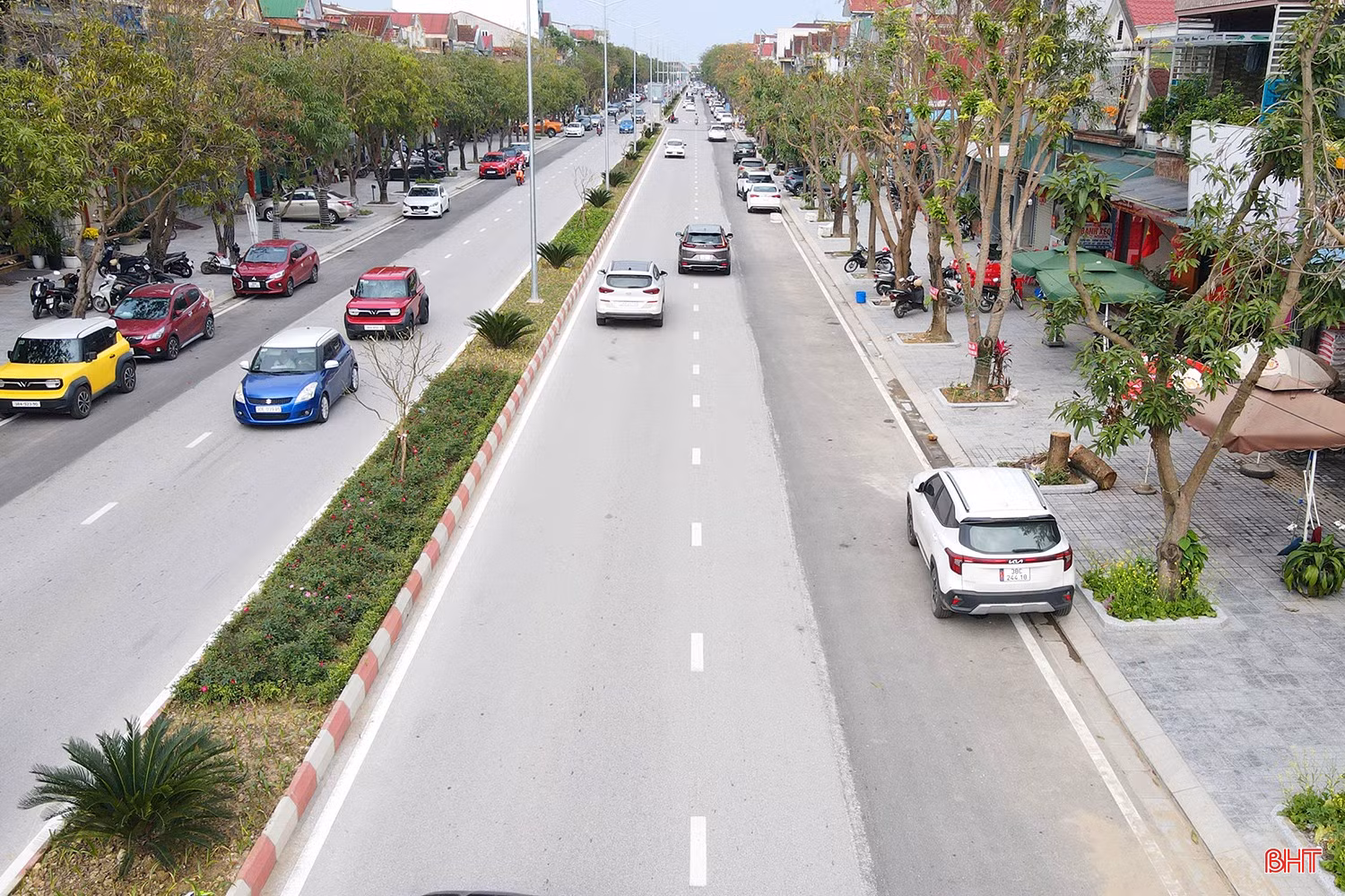 Đường Nguyễn Du được đầu tư theo hướng mở rộng mặt đường, thảm lại bê tông nhựa mặt đường, bố trí dải phân cách giữa, hạ ngầm hệ thống điện, cáp, lắp đặt các trạm biến áp.