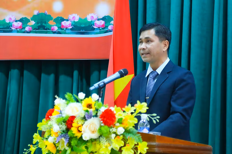 40 cán bộ, công chức, viên chức Hà Tĩnh được cấp chứng chỉ đào tạo tiếng Lào