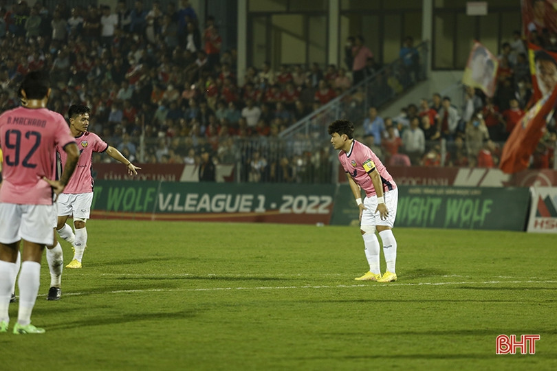 Lối chơi gây bất ngờ của Hồng Lĩnh Hà Tĩnh trong trận gặp Viettel