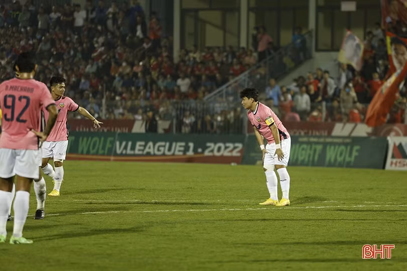 Lối chơi gây bất ngờ của Hồng Lĩnh Hà Tĩnh trong trận gặp Viettel