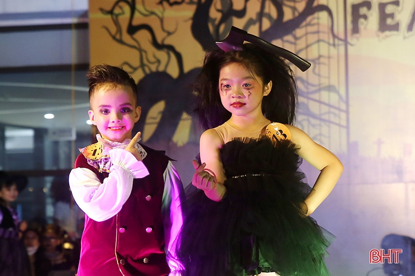 Đêm Halloween đầy sắc màu huyền bí của học sinh Albert Einstein