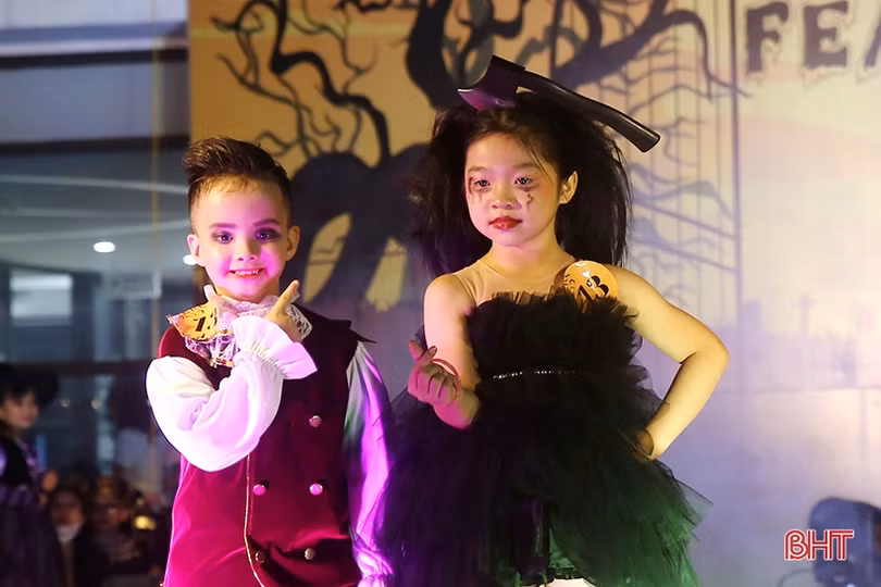 Đêm Halloween đầy sắc màu huyền bí của học sinh Albert Einstein