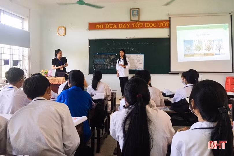 Thi đua nâng cao chất lượng dạy học trong các trường THPT ở Hà Tĩnh