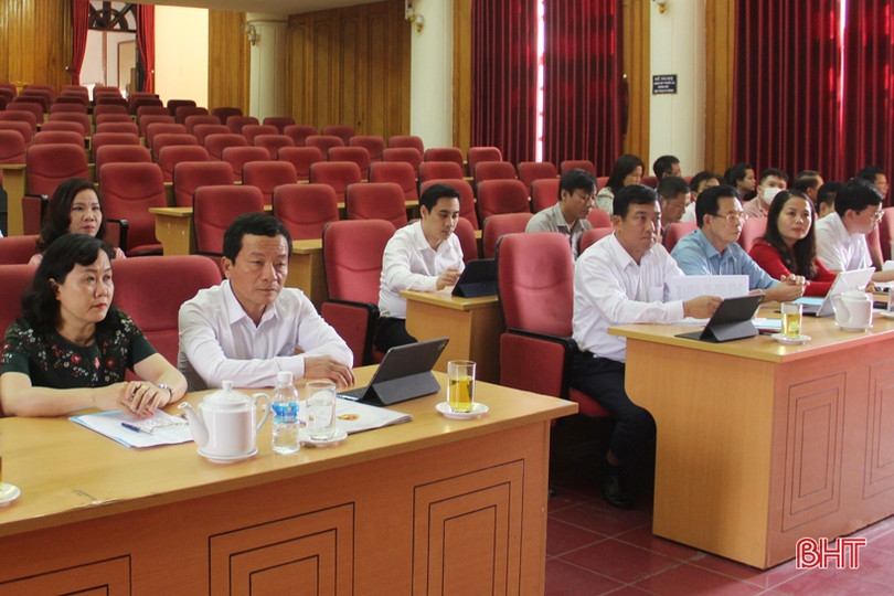 Hướng dẫn đại biểu HĐND tỉnh Hà Tĩnh sử dụng phần mềm “kỳ họp không giấy”