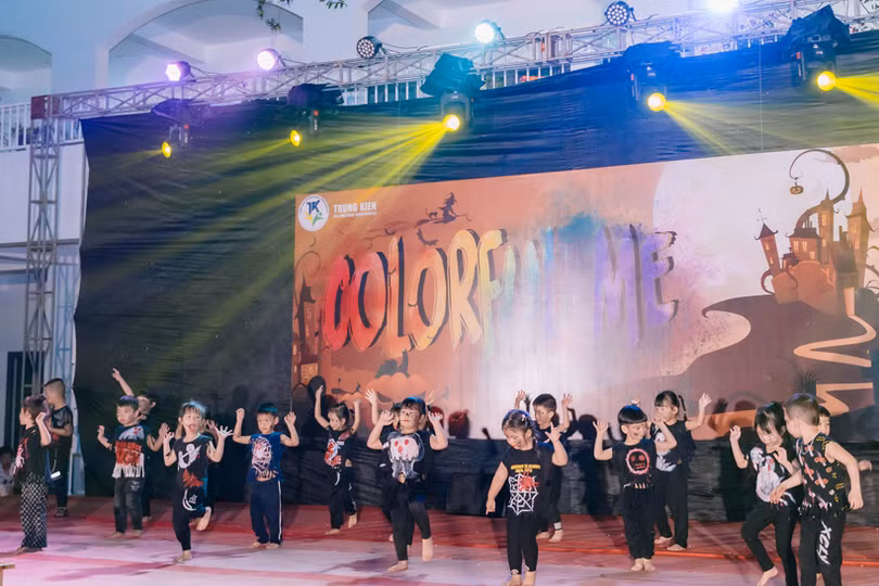 Sôi động đêm hội “Colorful me” của Trường Mầm non Trung Kiên